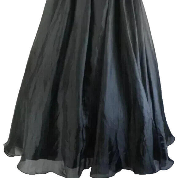 Mac Duggal Black Ruffled Evening Gown - Picture 8 of 9